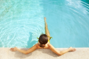 side-pool-lean-relax